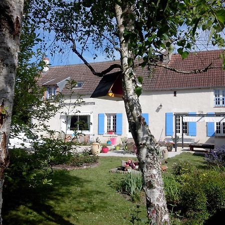 オンザン Les Hirondelles Bed & Breakfast エクステリア 写真