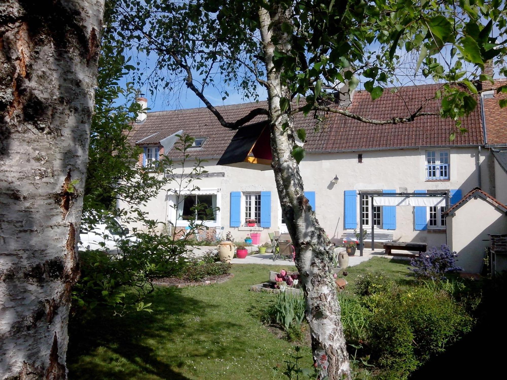 オンザン Les Hirondelles Bed & Breakfast エクステリア 写真