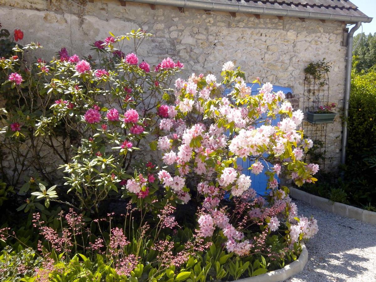 オンザン Les Hirondelles Bed & Breakfast エクステリア 写真