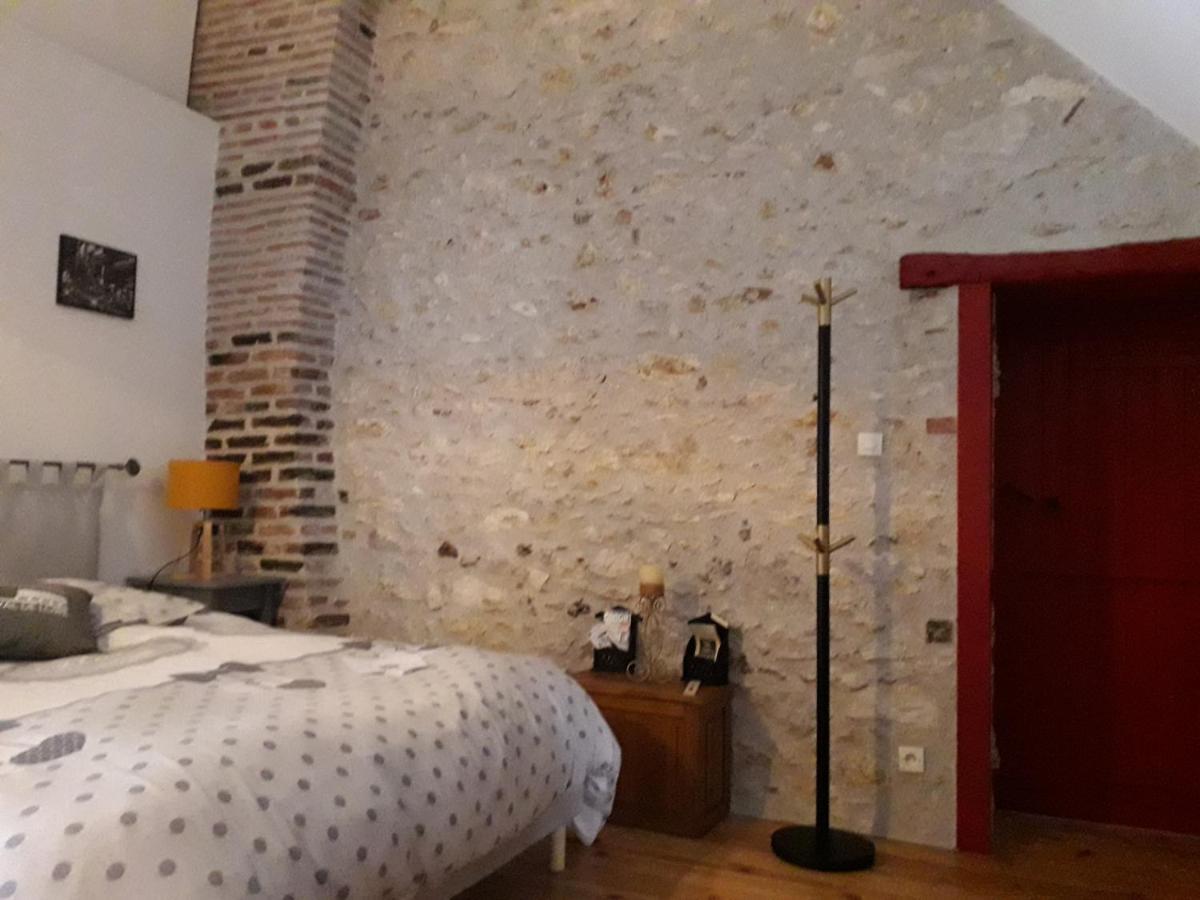 オンザン Les Hirondelles Bed & Breakfast エクステリア 写真