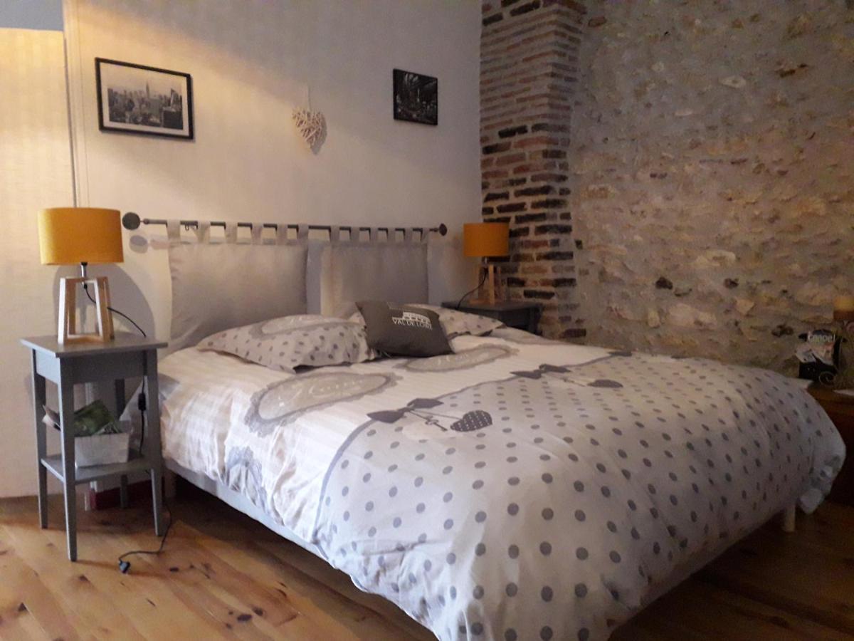 オンザン Les Hirondelles Bed & Breakfast エクステリア 写真