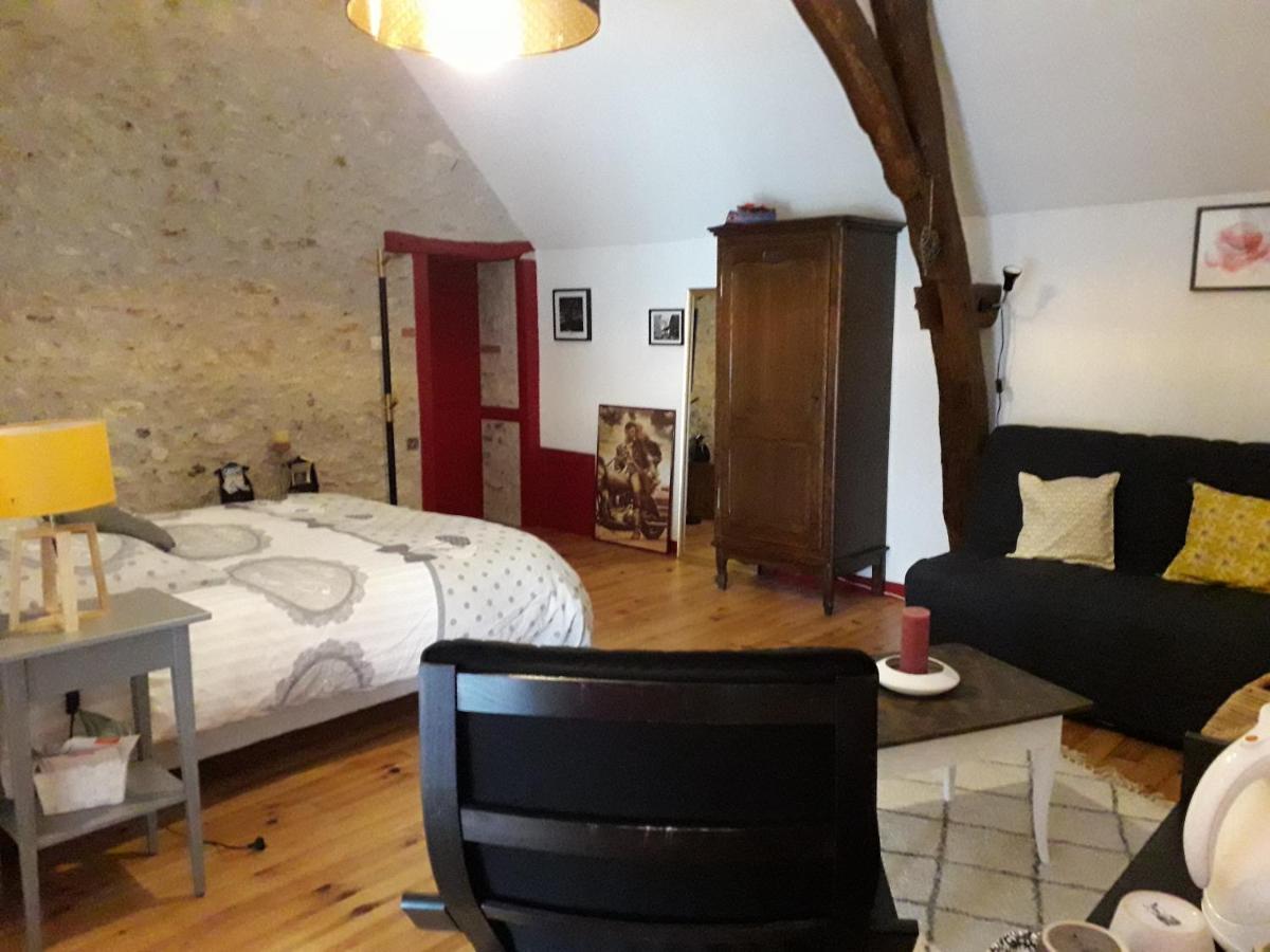オンザン Les Hirondelles Bed & Breakfast エクステリア 写真