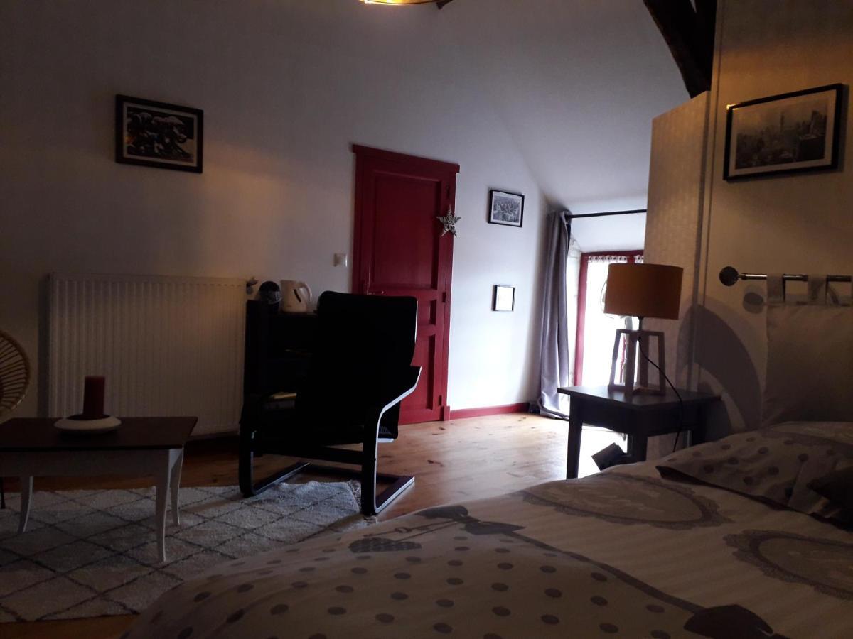 オンザン Les Hirondelles Bed & Breakfast エクステリア 写真