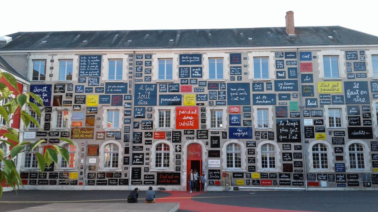 オンザン Les Hirondelles Bed & Breakfast エクステリア 写真