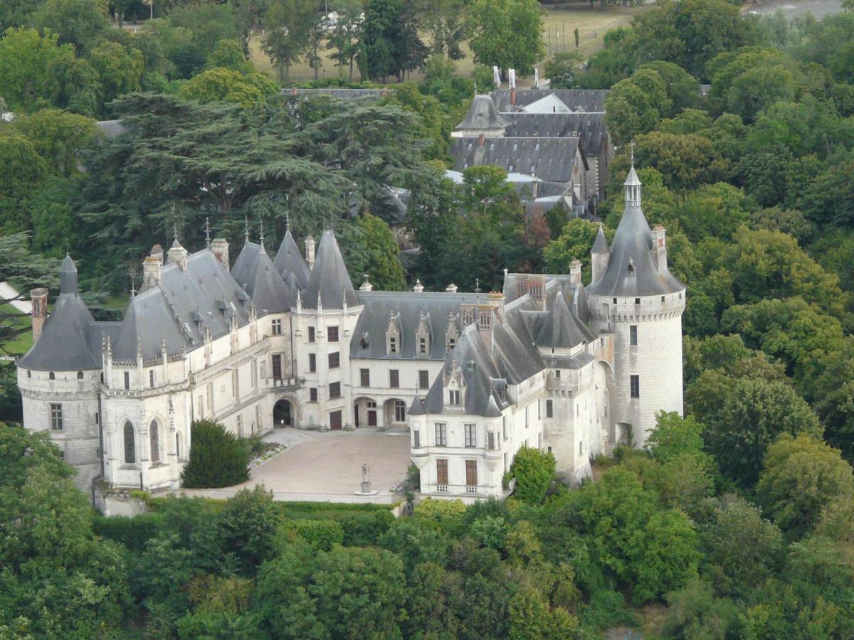 オンザン Les Hirondelles Bed & Breakfast エクステリア 写真
