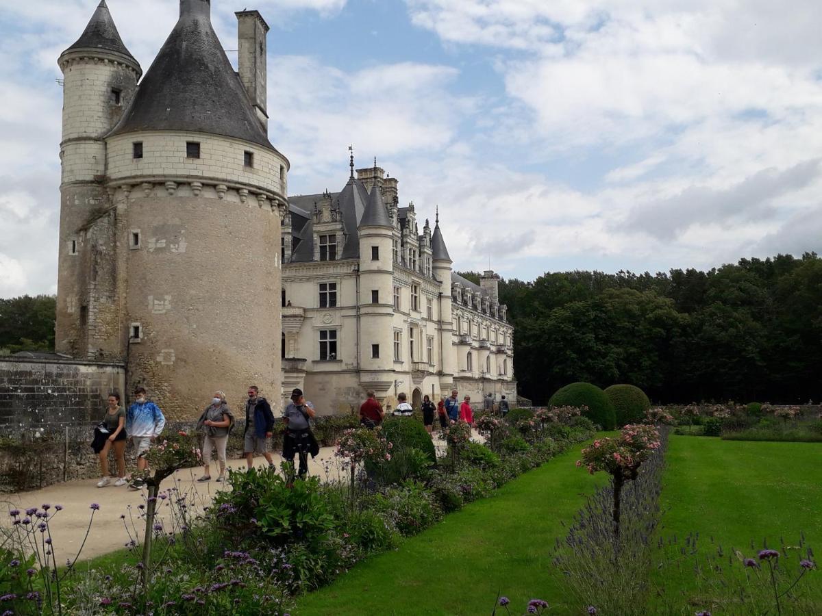 オンザン Les Hirondelles Bed & Breakfast エクステリア 写真